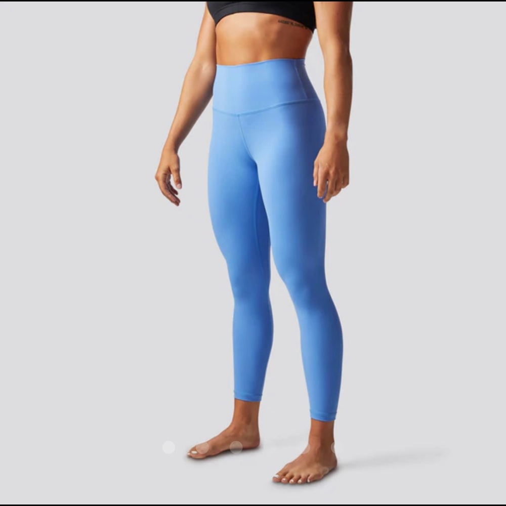 Born Primitive leggings size medium in cornflower blue.